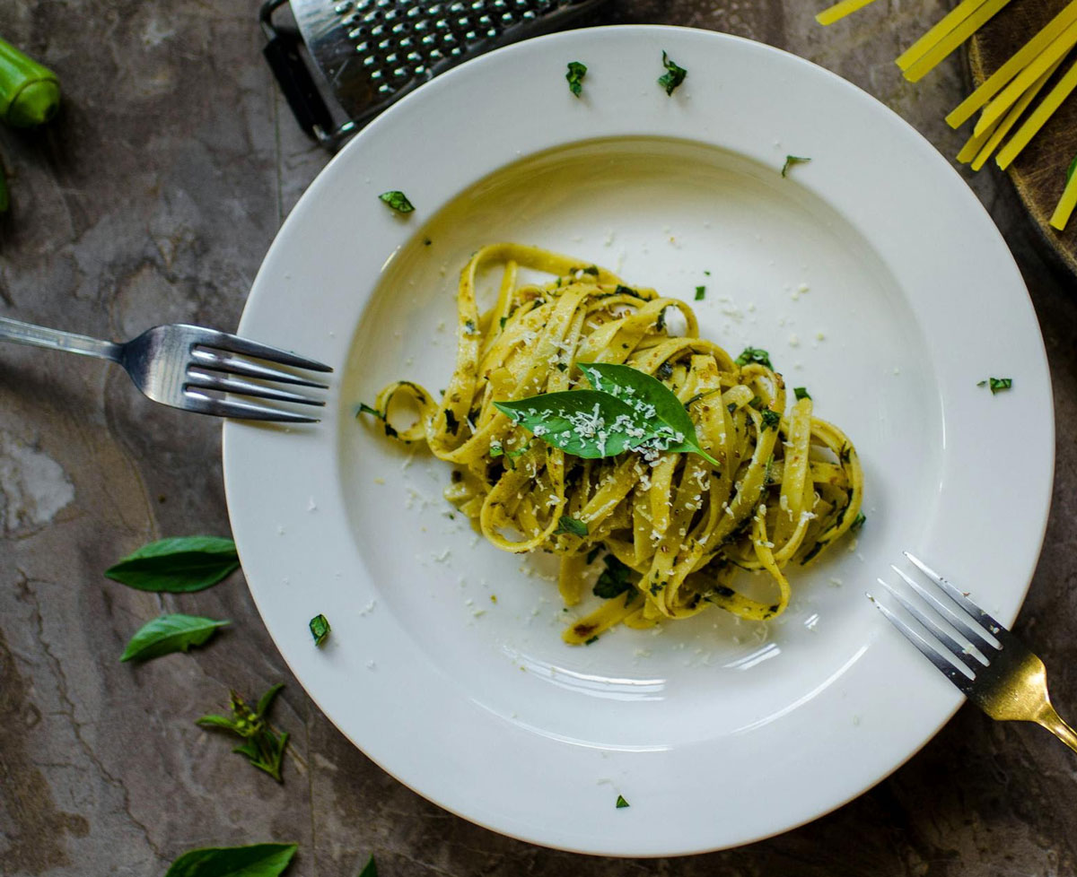 Vegetarian pesto pasta